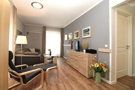 Blick vom Wohnbereich zum Schlafzimmer