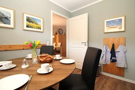 Blick von der Küche ins Wohnzimmer