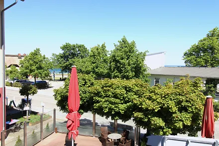 seitlicher Meerblick vom Balkon