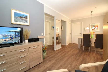 geräumiger Wohn- und Essbereich