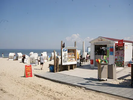 Strandzugang mit Kiosk