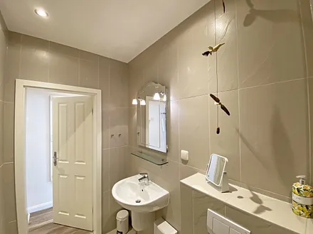 Badezimmer mit Waschbecken