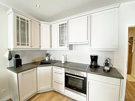 Küchenzeile mit Backofen