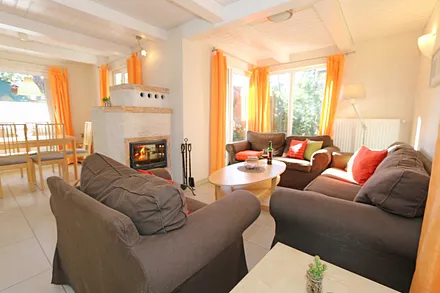 gemütliche Sitzecke mit Kamin