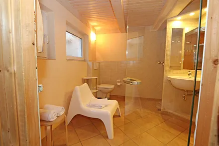 2. Duschbad  mit Sauna