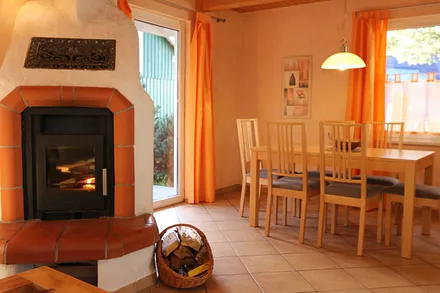 Essbereich mit Kamin