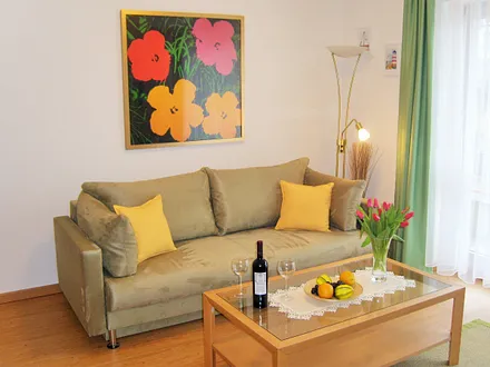 Die bequeme (Schlaf-)Couch im Wohnzimmer