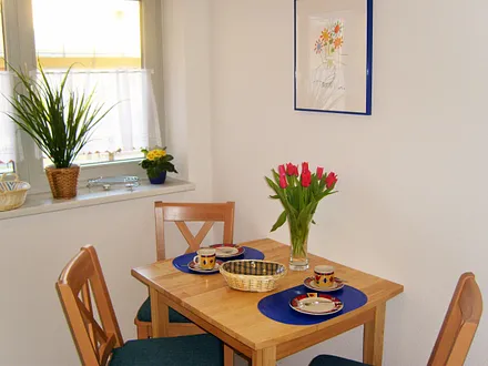 Die Essecke der separaten und bestens ausgestatteten Küche (mit Geschirrspüler)