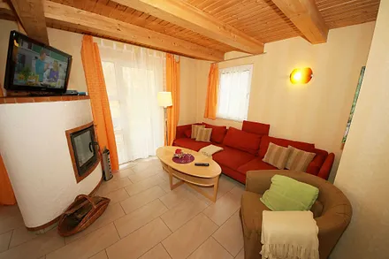 Sitzecke mit Kamin und TV