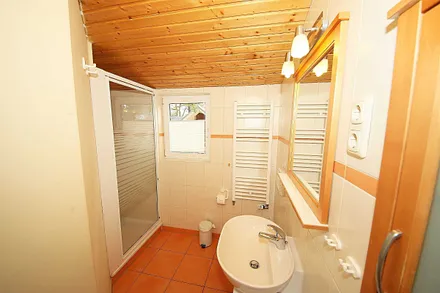 1. Duschbad mit Waschbecken