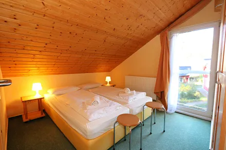 1. Schlafzimmer mit Doppelbett