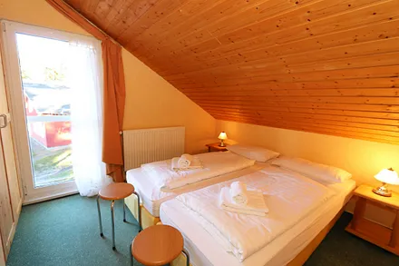 2. Schlafzimmer mit Doppelbett