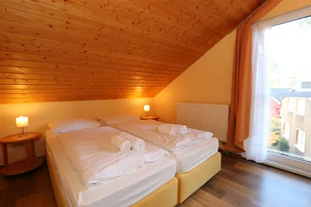 1. Schlafzimmer mit Doppelbett
