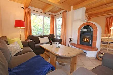 gemütliche Sitzecke mit Kamin