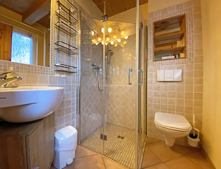 Badezimmer unten mit Dusche