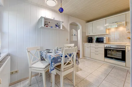 Küche mit Essbereich