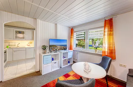 Wohnzimmer mit Sitzbereich, TV