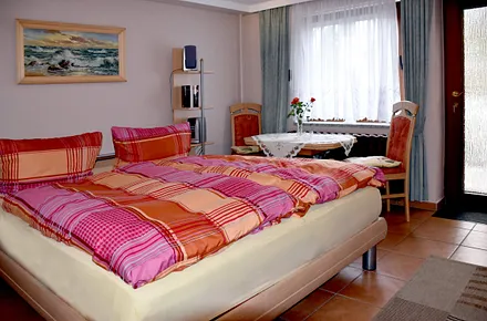 kombiniertes Wohn-/Schlafzimmer