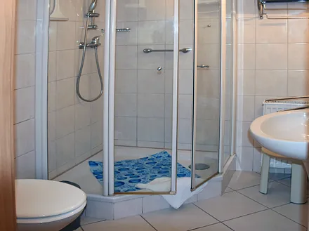 Bad mit Dusche/WC