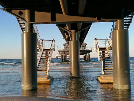 unter der Heringsdorfer Seebrücke