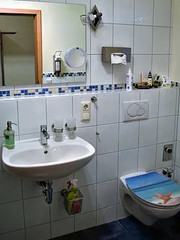 Bad mit Schminkspiegel u.v.m.