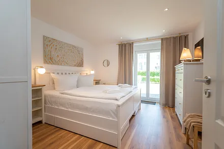 Schlafzimmer mit Doppelbett