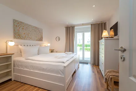 Schlafzimmer mit Doppelbett