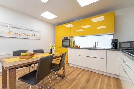 Küche mit Essbereich