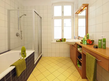 Bad mit Dusche und Badewanne