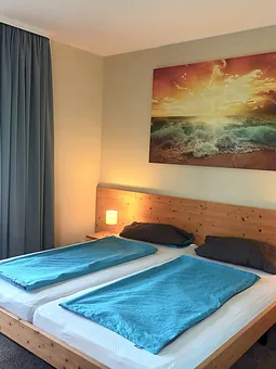 Schlafzimmer mit Doppelbett 180cm x 200cm