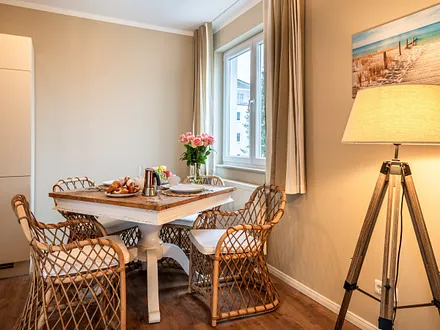 Der Eßbereich im Wohnzimmer.