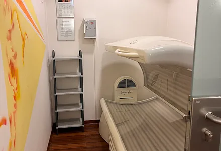 Das Solarium im Haus (gegen Entgelt).