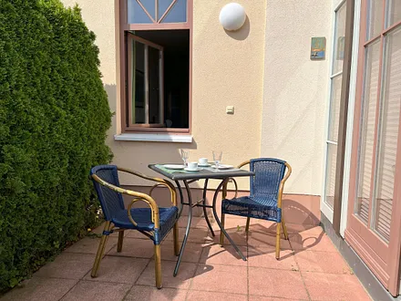 Separater Eingang mit Terrasse - Morgensonne