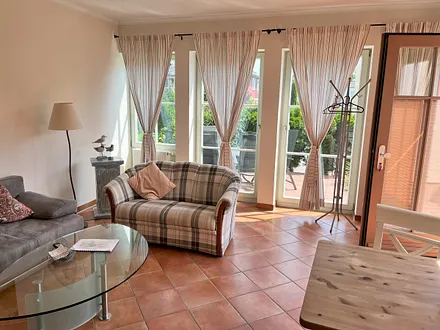 Lichtdurchflutetes großes Wohnzimmer