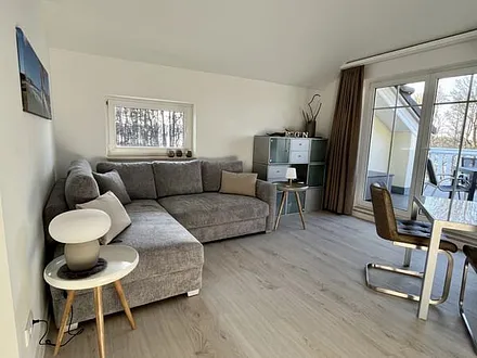 Wohnraum mit Schlafcouch 