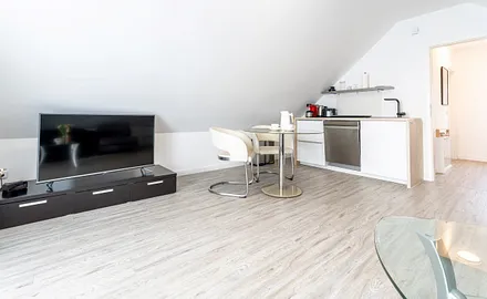 Wohnzimmer mit Küche und Bio-Kamin