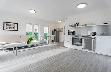 Wohnzimmer mit Küche und Bio-Kamin