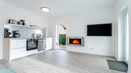 Wohnzimmer mit Küche und Bio-Kamin