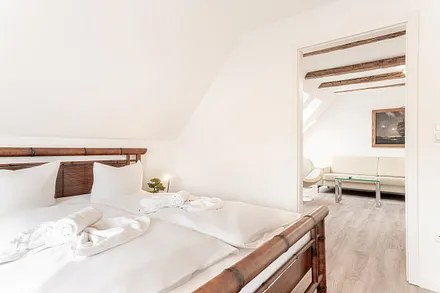 Schlafzimmer mit Doppelbett