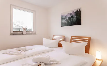 Schlafzimmer mit Doppelbett