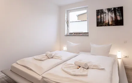 Schlafzimmer mit Doppelbett