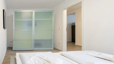 Schlafzimmer mit Doppelbett