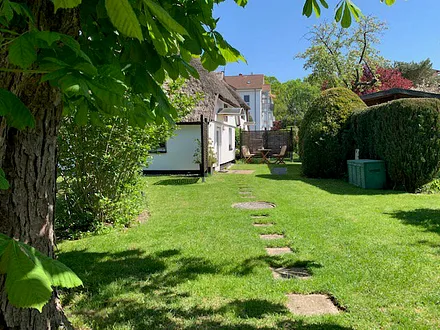 Garten vor dem Eingang 