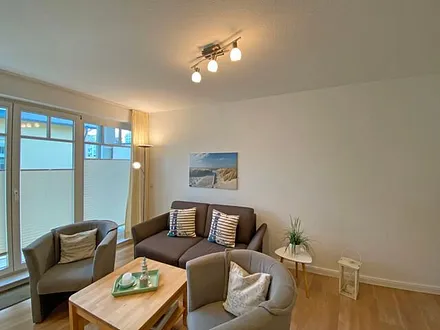 Wohnzimmer mit hochwertiger Schlafcouch (Faltbett mit Lattenrost 1,30 m x 2,00 m für 3./4. Person), LCD-TV, Blu Ray Player, Stereoanlage