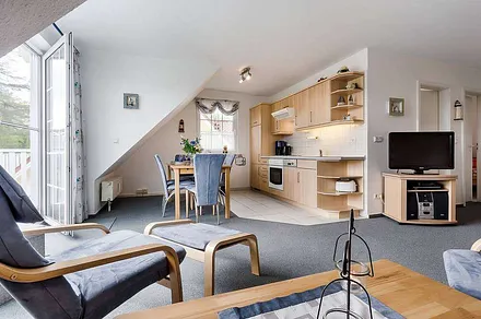 Wohnzimmer Blick Küche 