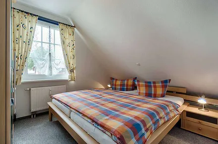 Schlafzimmer 1