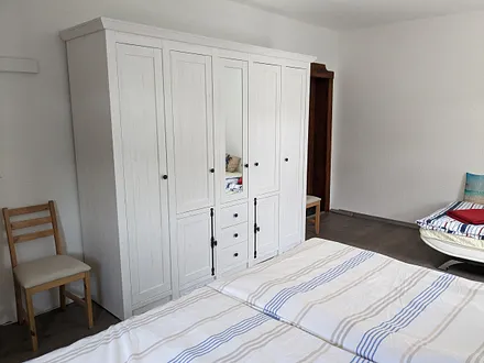 Großer Kleiderschrank