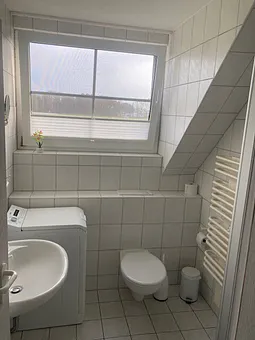 Duschbad mit WC und Waschmaschine