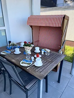 Terrasse mit Strandkorb