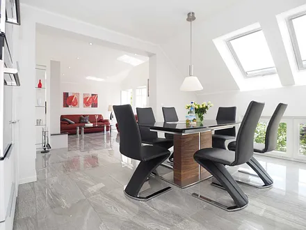 offene Küche mit Esstisch